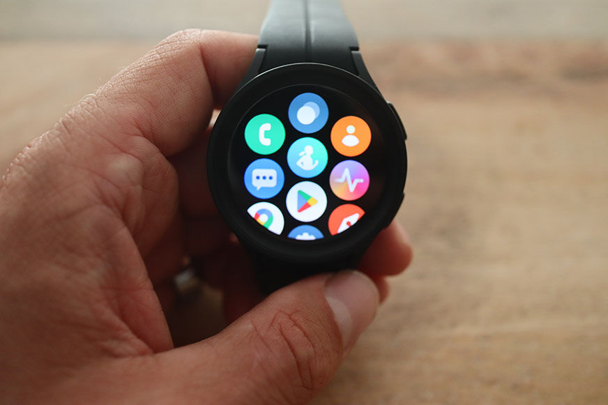 You can see the option to install more apps on the Samsung Galaxy Watch 5.